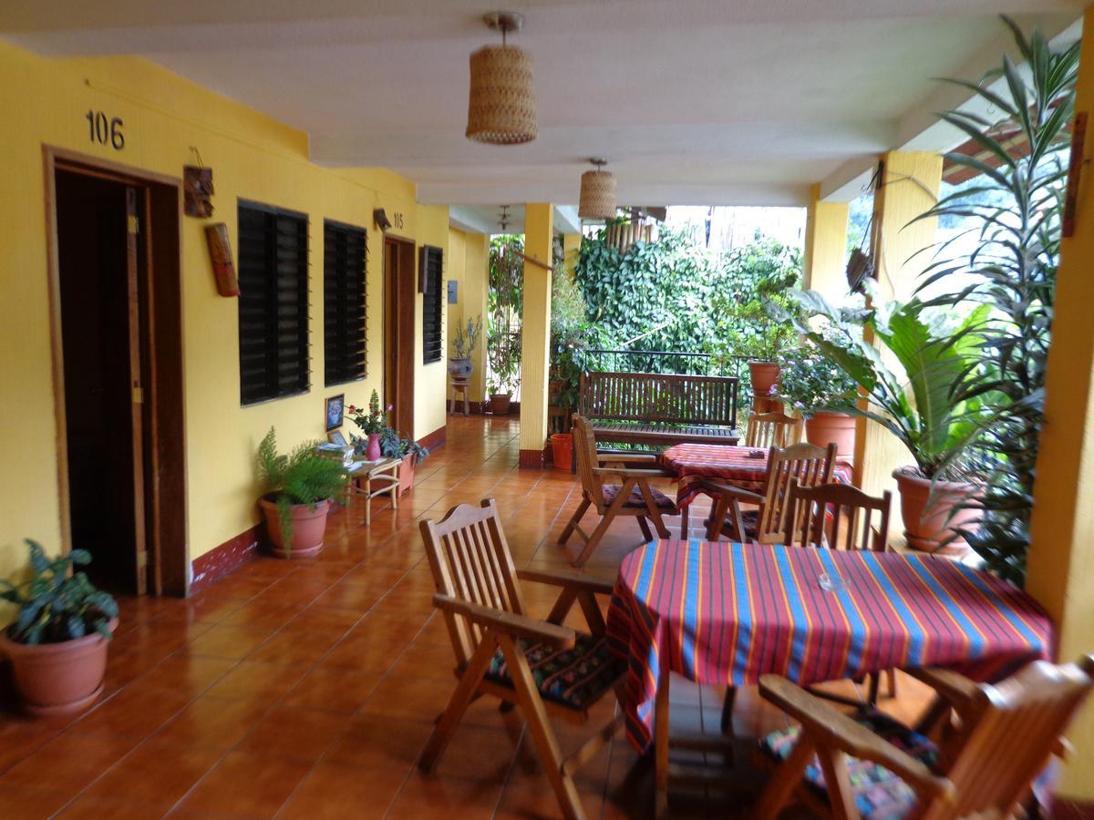 Hotel Encuentro Del Viajero Panajachel Exterior foto